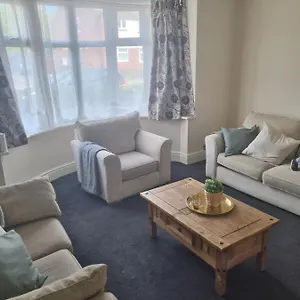 Apartment Lovely Residential 2 Bed, Goodmayes