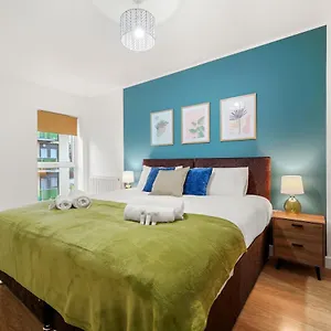 Holiday home East London Townhouse Sleeps 7 With 1 Parking Space, Goodmayes