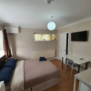 Homestay Eastwood, Goodmayes