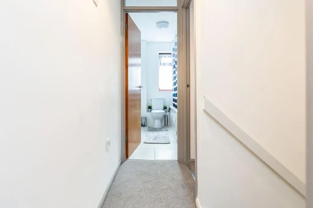 Apartment Cosy 2 Bedroom House! Dagenham! Free Parking Goodmayes