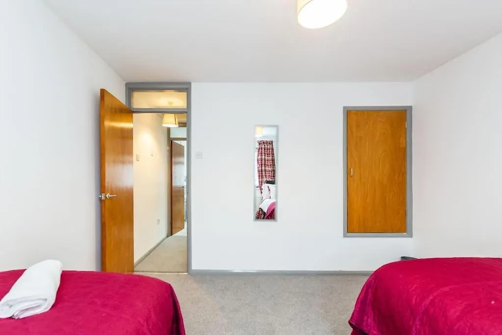 Cosy 2 Bedroom House! Dagenham! Free Parking Goodmayes